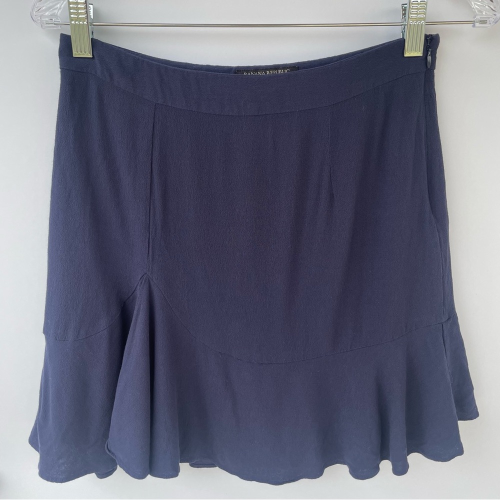 BANANA REPUBLIC Women’s Mini Skirt Ruffle Navy Blue Size 2 Coastal Quiet Luxury